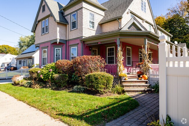 Victorian homes add historic charm to Meshanticut’s tree-lined streets.