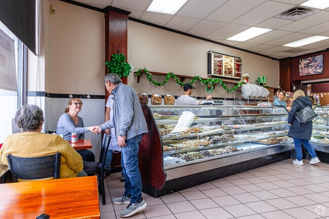 Sicilian Bakery in Schorsch Forest View serves a variety of pastries in a friendly atmosphere.
