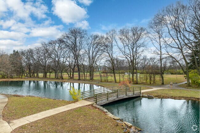 Whetstone park is situated on the other side of Olentangy River near Knolls-Thomas.
