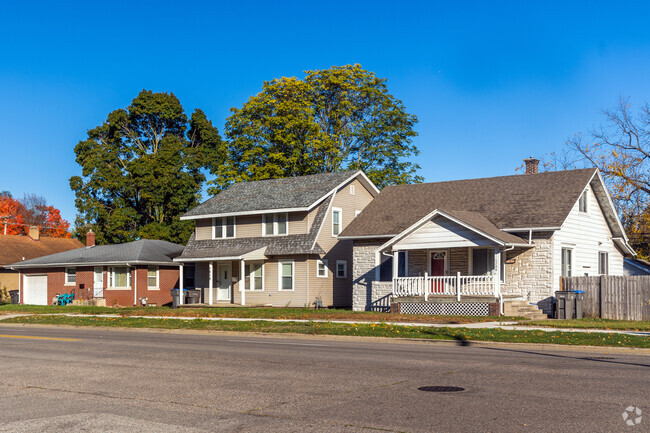 Strong is a great place to live for smaller families near downtown Elkhart.