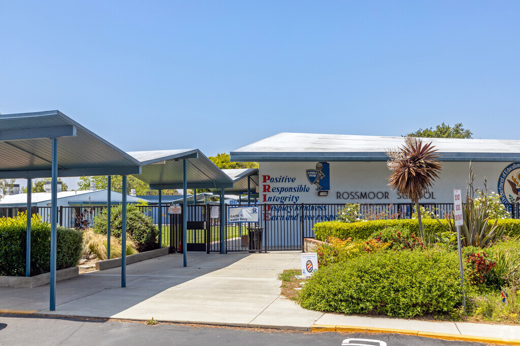 Rossmoor Elementary School resides in the heart of Rossmoor, CA.