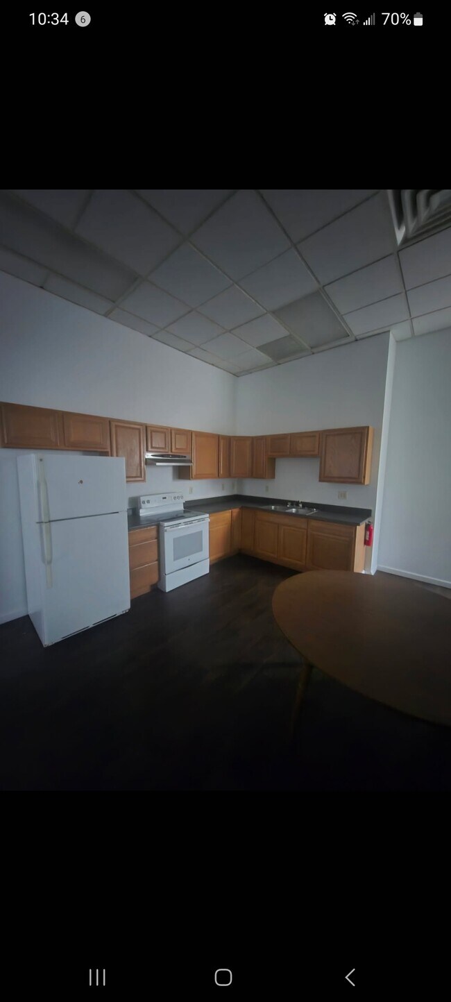 44 N Main St unit Apartment 3, Gloversville, NY 12078 - photo 3