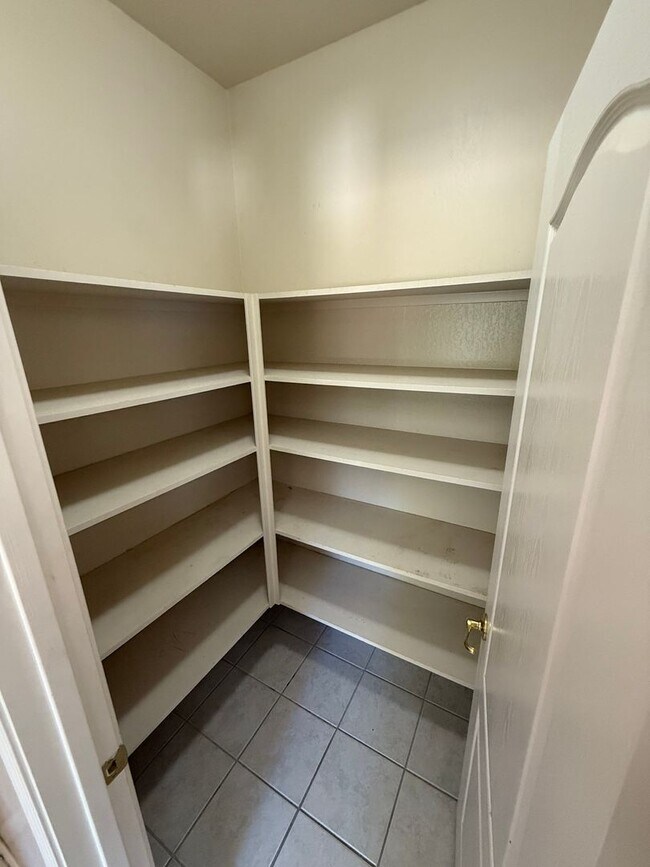 11008 Snowcreek Falls Ave, Bakersfield, CA 93312 - photo 6