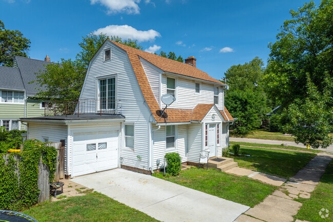 Many homes in North End Square have spacious driveways and detached garages.