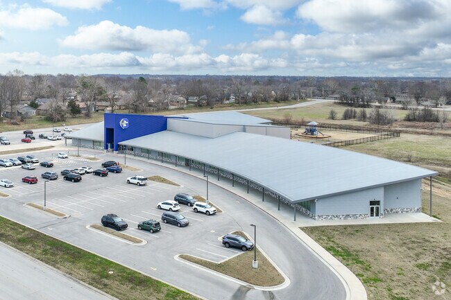 Glenpool Lower Elementary School is part of the Glenpool Public School System.