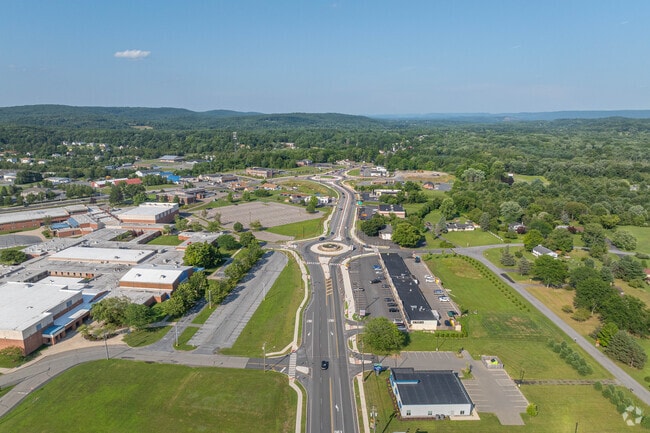Shops and restaurants as well as easy transportation can be had via Rt 209 in Brodheadsville.