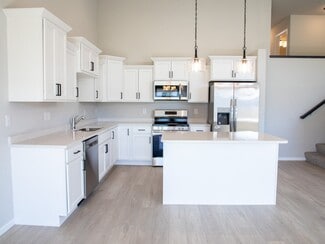 1729 Tobi Ln, Grand Forks, ND 58201