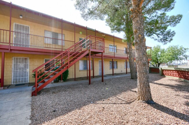 8700 Norton St unit 37-B06, El Paso, TX 79904 - photo 4