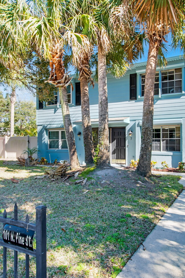 101 N Pine St Unit 7, New Smyrna Beach, FL 32169