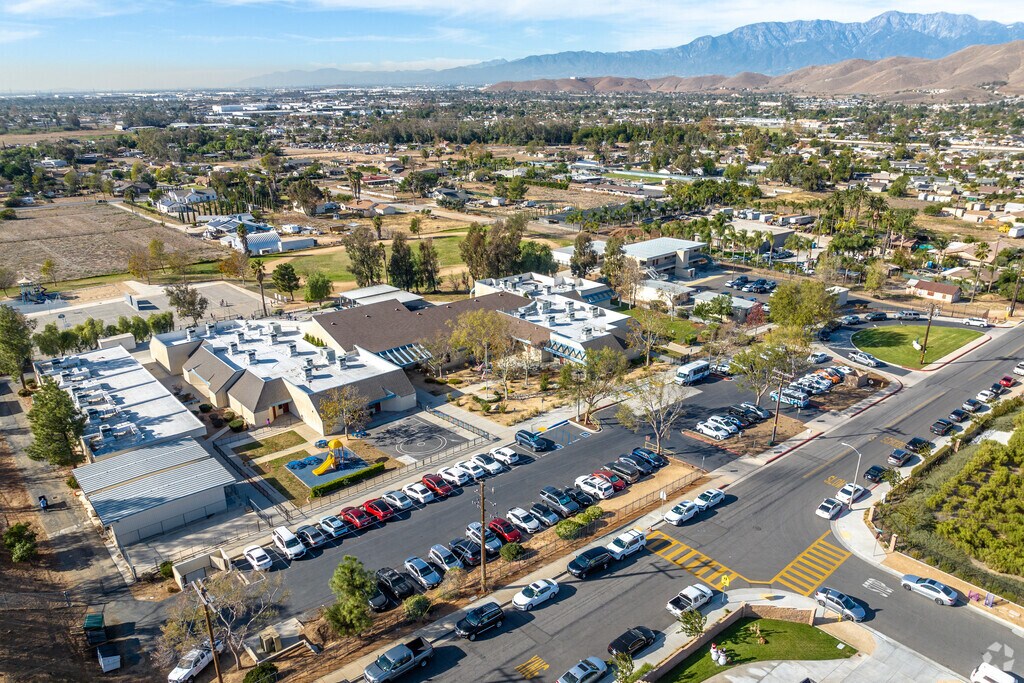 The beautiful campus of Stone Avenue Elementary includes modern amenities for students.