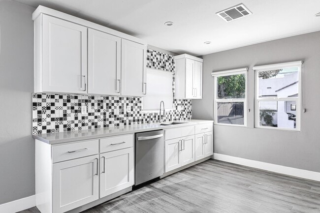 2914 E 5th St unit 2914, Long Beach, CA 90814 - photo 4