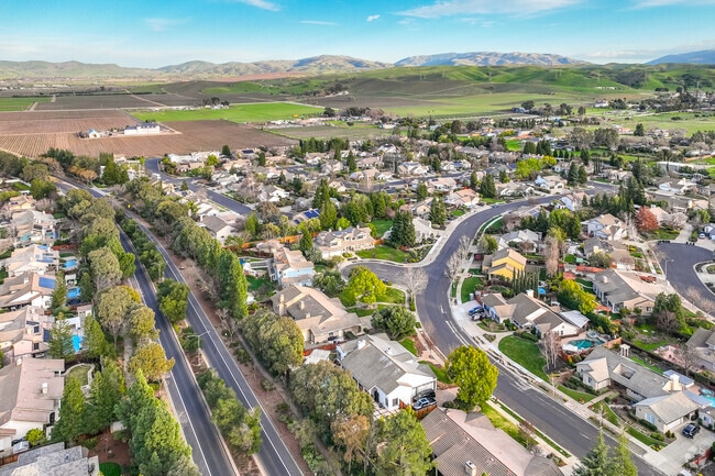 Tapestry is a quiet and safe neighborhood surrounded by farm properties, wineries and vineyards.