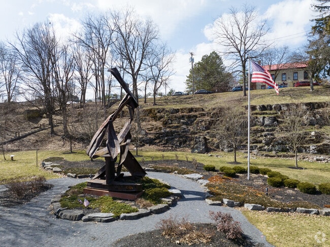 Highrock Park host a seasonal farmers market in Saratoga Springs.