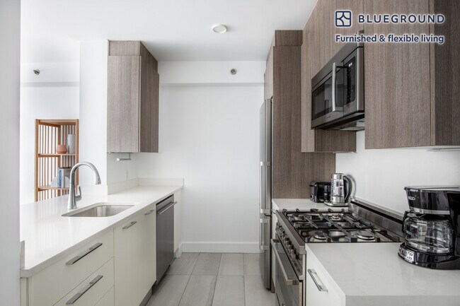311 W 50th St unit FL7-ID1122, New York, NY 10019 - photo 6