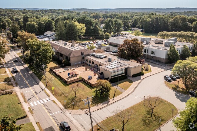 Naubuc School is located in Glastonbury.