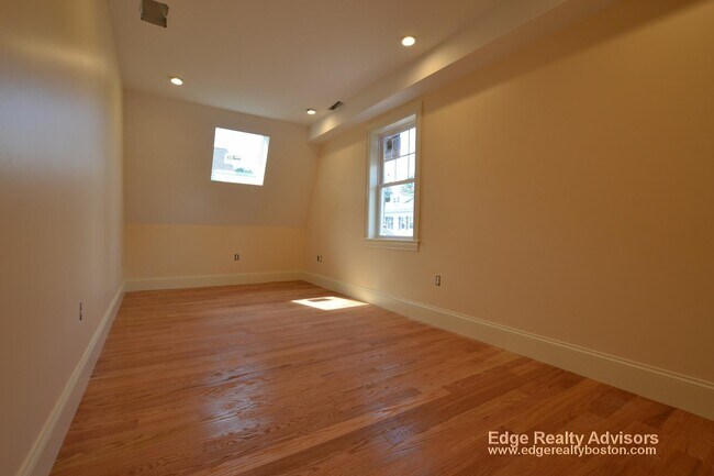 35 Pratt St unit 2, Allston, MA 02134 - photo 2