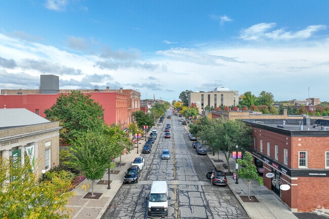 Lincolnway connects the East and West ends of Valparaiso on a single thoroughfare.