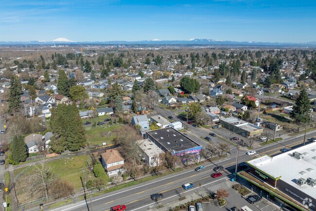 Establishing aerial view of the Portsmouth neighborhood.