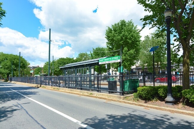 923 Beacon St unit room, Boston, MA 02215 - photo 7