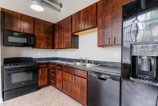 827 Spring St, Grinnell, IA 50112