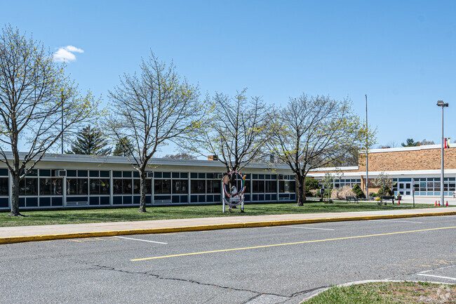 Seneca Middle School of Holbrook is ranked #191 in New York Middle Schools.