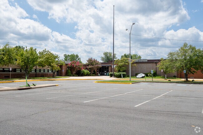 Jennie Dean Elementary School is on Prince William Street.