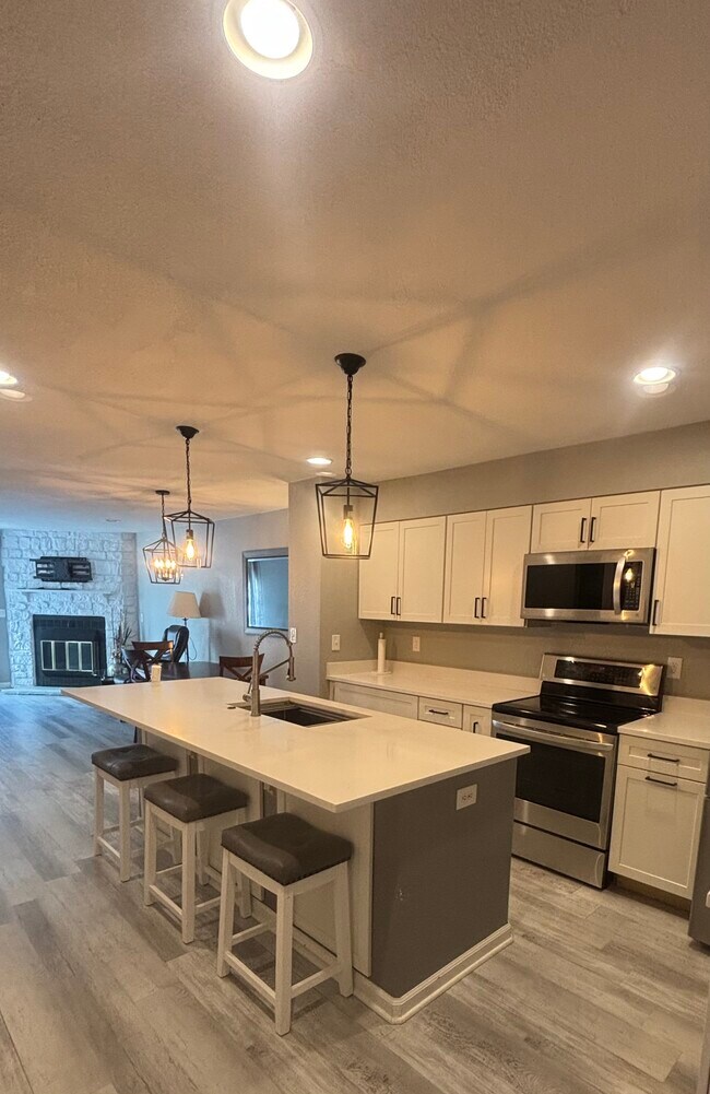 12053 E Hoye Dr, Aurora, CO 80012 - photo 3