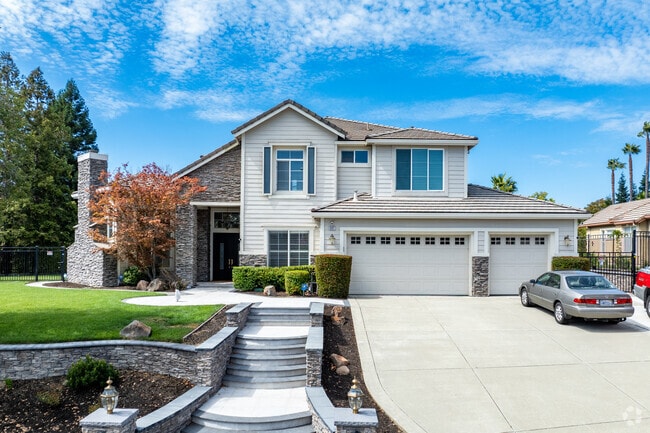 From expansive lots to contemporary homes, Foothill-Pleasanton offers something for everyone.
