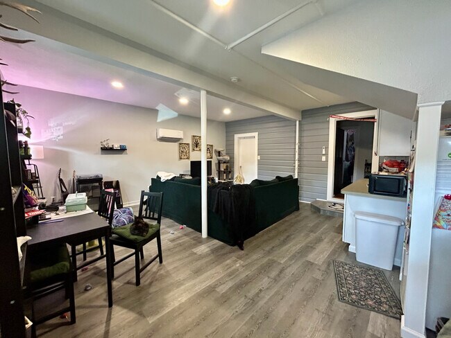 404 Jagoe St unit 404A, Denton, TX 76201 - photo 2