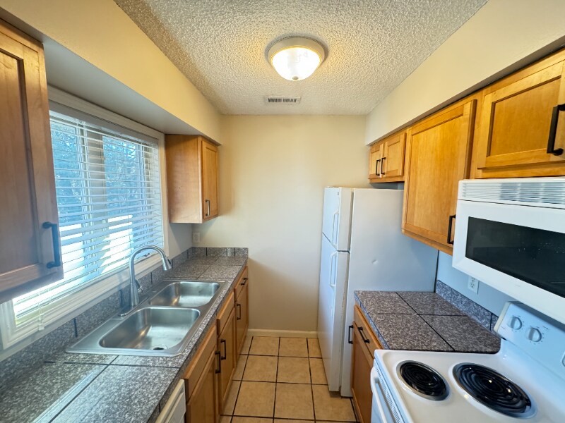 1531 D St unit 9, Lincoln, NE 68502 - photo 1