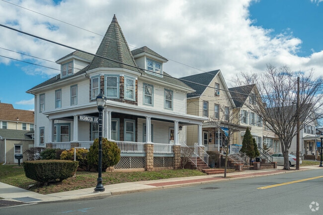 Homes on Washington Ave in Carteret, NJ.
