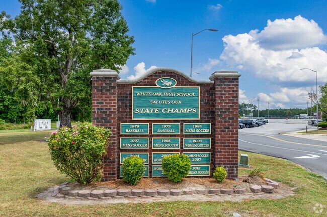 White Oak High School serves over 1200 students in the Jacksonville area.