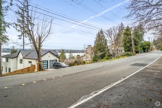 There are homes with amazing views of Lake Washington in Island Point in Mercer Island, Seattle.