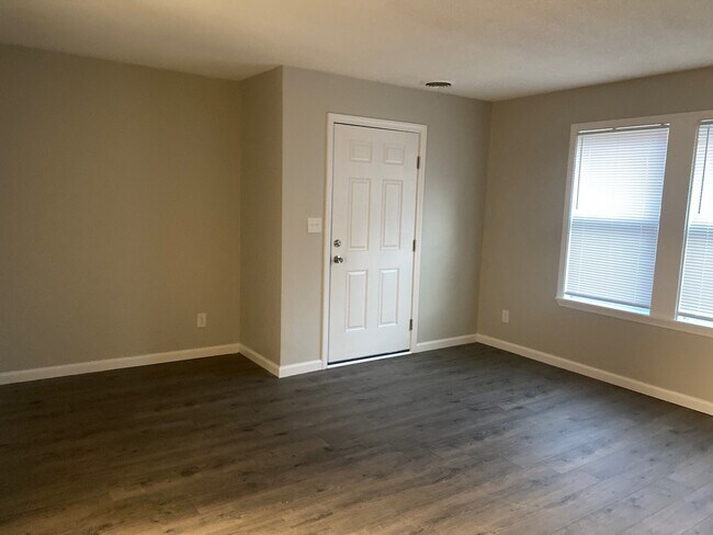 919 Rushmeade Rd unit L, Jackson, TN 38305 - photo 3