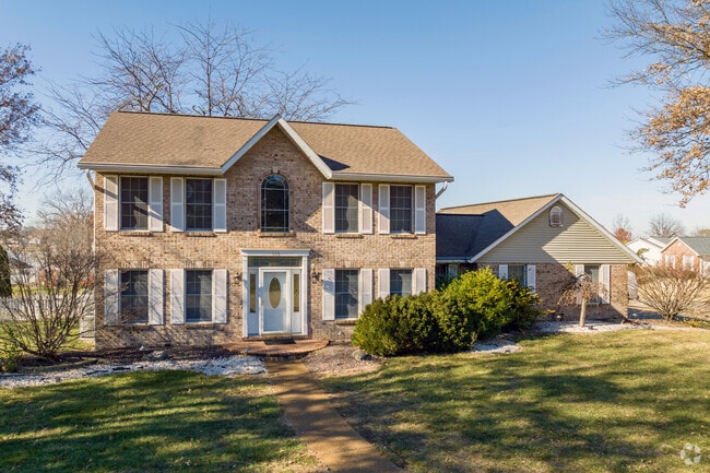 There are contemporary subdivisions filled with ‘90s neo-colonial styles in Columbia.