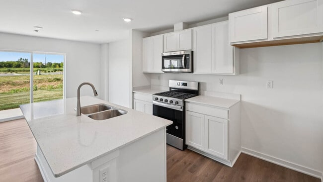 3535 Richardson Cir, Yorkville, IL 60560 - photo 5