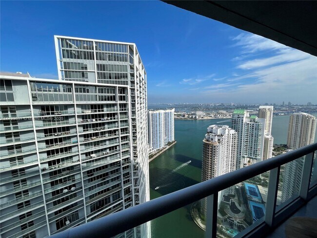 Icon Brickell Tower 2 unit 1710, Miami, FL 33131 - photo 3