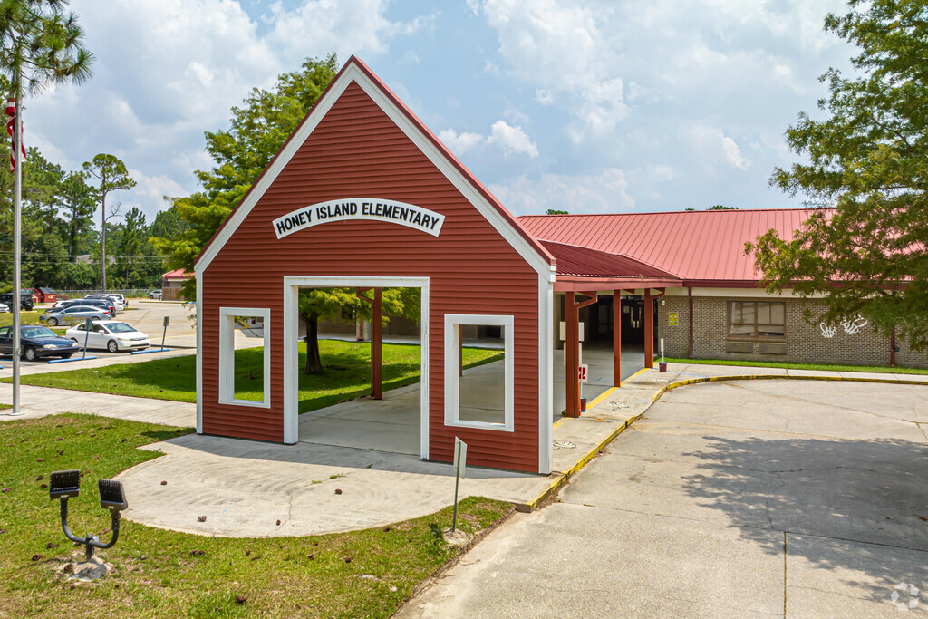 At Honey Island Elementary School students become confident readers and writers in East Slidell.