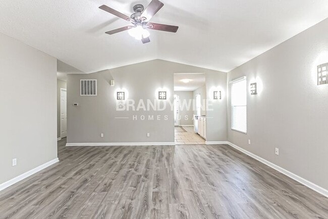 944 Streamside Dr, Greenfield, IN 46140 - photo 6