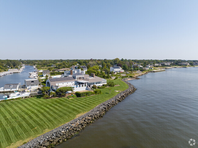 Bayports beautiful luxury waterfront homes overlooking the bay.