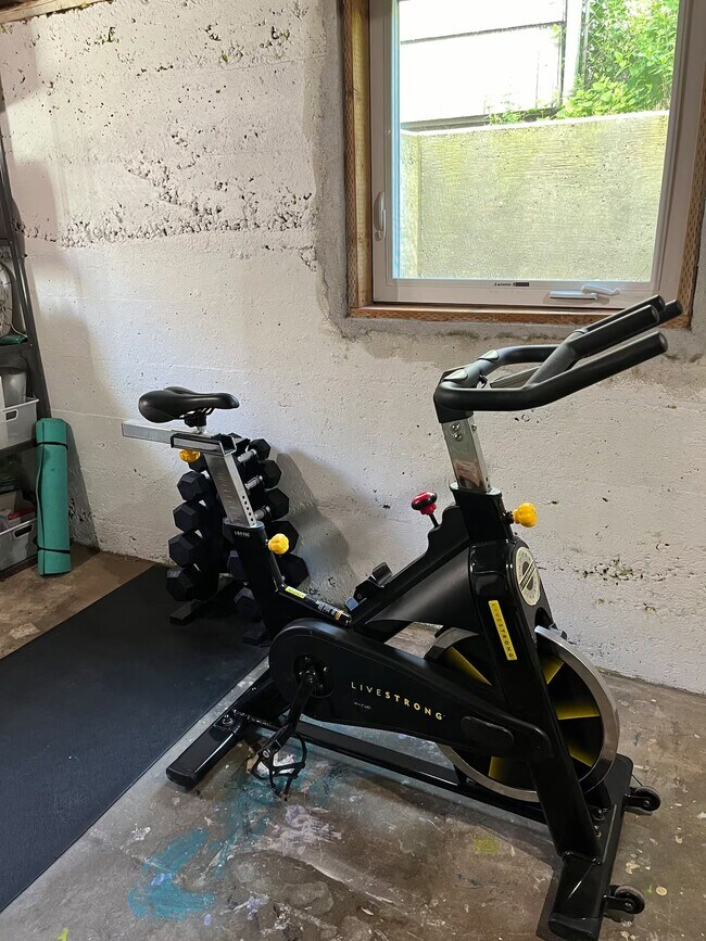 1322 NE Skidmore St, Portland, OR 97211 - photo 7