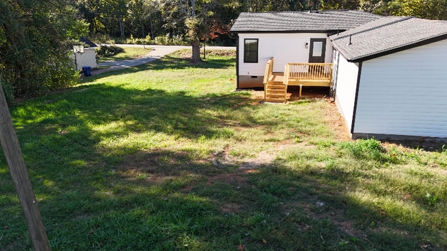 136 Moore St, Wellford, SC 29385 - photo 3