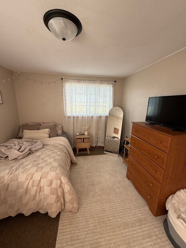 712 7th St SE unit 1, Devils Lake, ND 58301 - photo 4