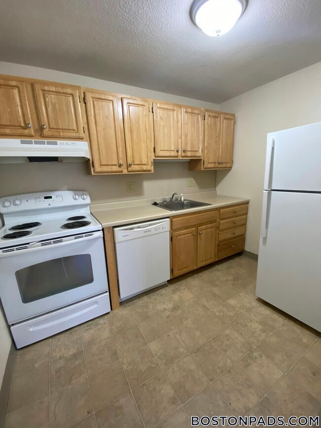 122 Dustin St Unit 36, Boston, MA 02135