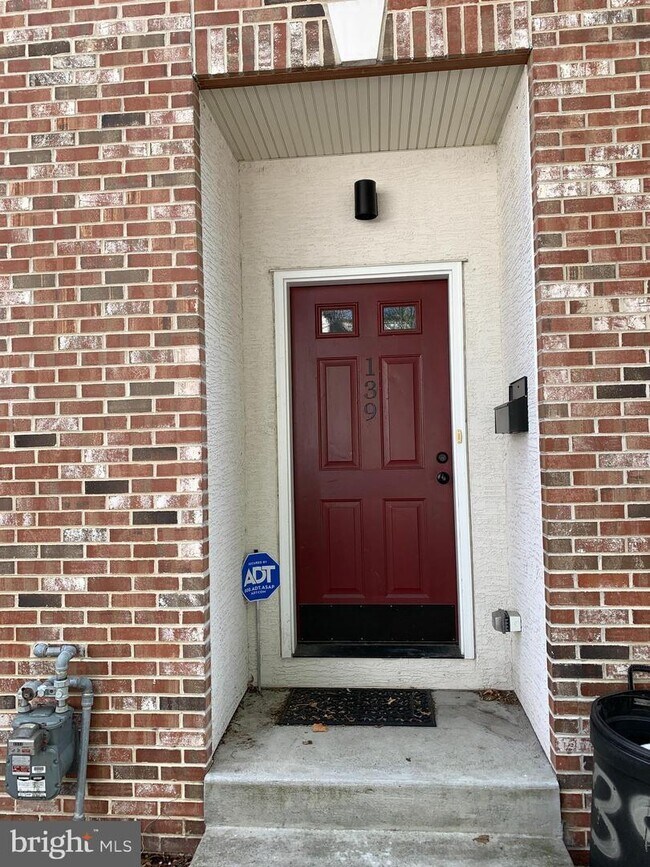 139 Kingsley St, Philadelphia, PA 19127
