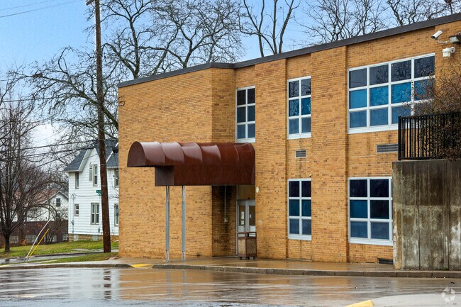 Central School, Bedford