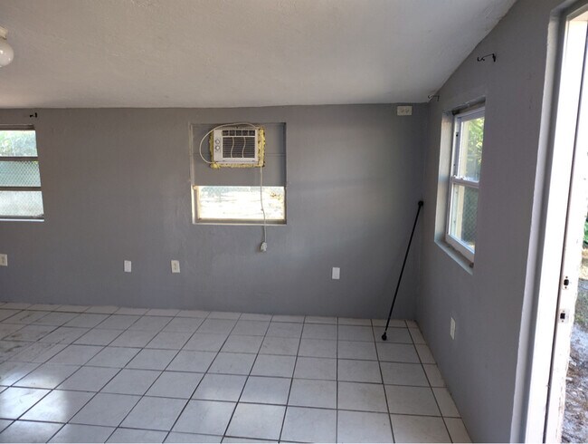 2558 Congress St unit 2, Fort Myers, FL 33901 - photo 3