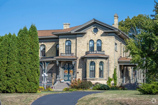 Janesville also boasts some decorative Victorian style houses, one of which offers lodging on a nightly basis.
