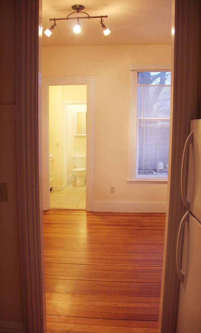 51 N Union St unit 3, Burlington, VT 05401 - photo 2
