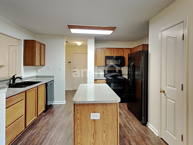 7739 Sullivans Trace Dr, Charlotte, NC 28217 - photo 3